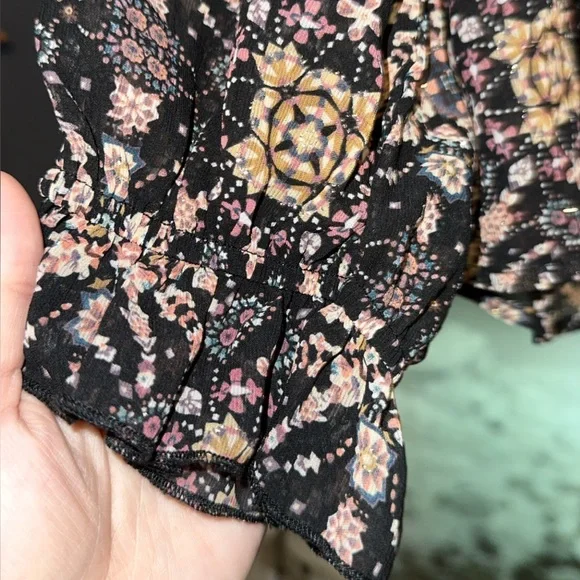 Like new condition. Very flowy and loose fitting. - Picture 8 of 14